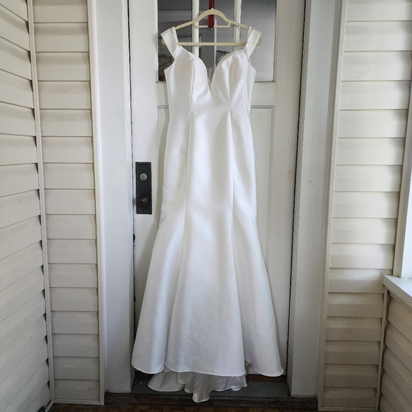 Lulu's Vow to Love Off-the Shoulder Mermaid Maxi Wedding Dress, Sz 10 - Picture 5 of 15